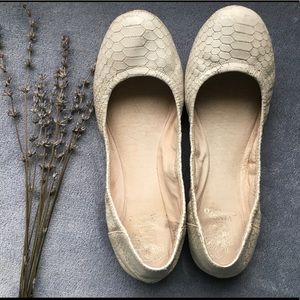 Vince Camuto Off-White Flats, size 8